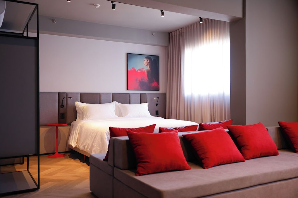 Family Studio Suite, City View