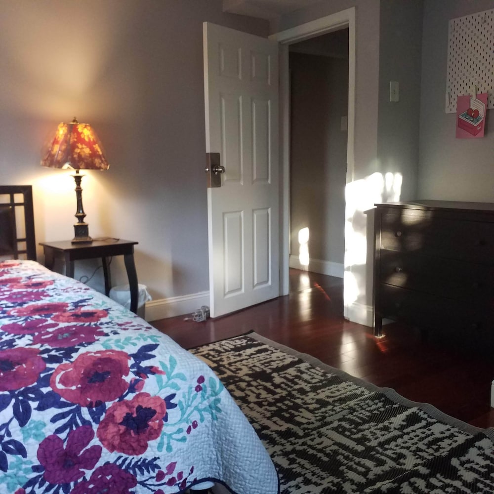 Economy Room, 1 Double Bed, Non Smoking, Shared Bathroom - Photo 1