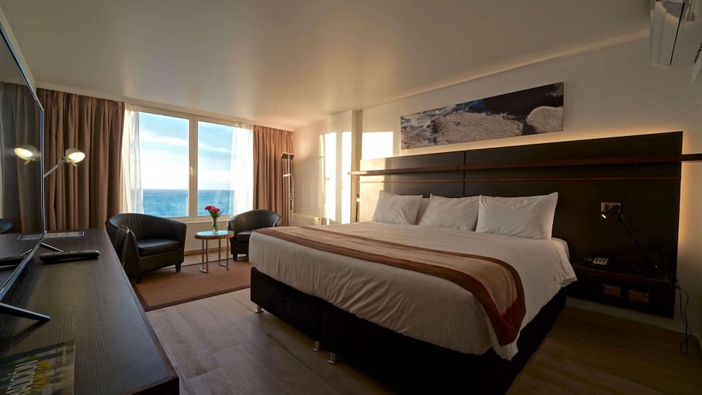 Room, 1 King Bed, Non Smoking, Ocean View - Photo 1