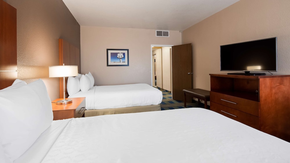 Suite, 2 Queen Beds, Non Smoking, Refrigerator & Microwave (with Sofabed) - Photo 3