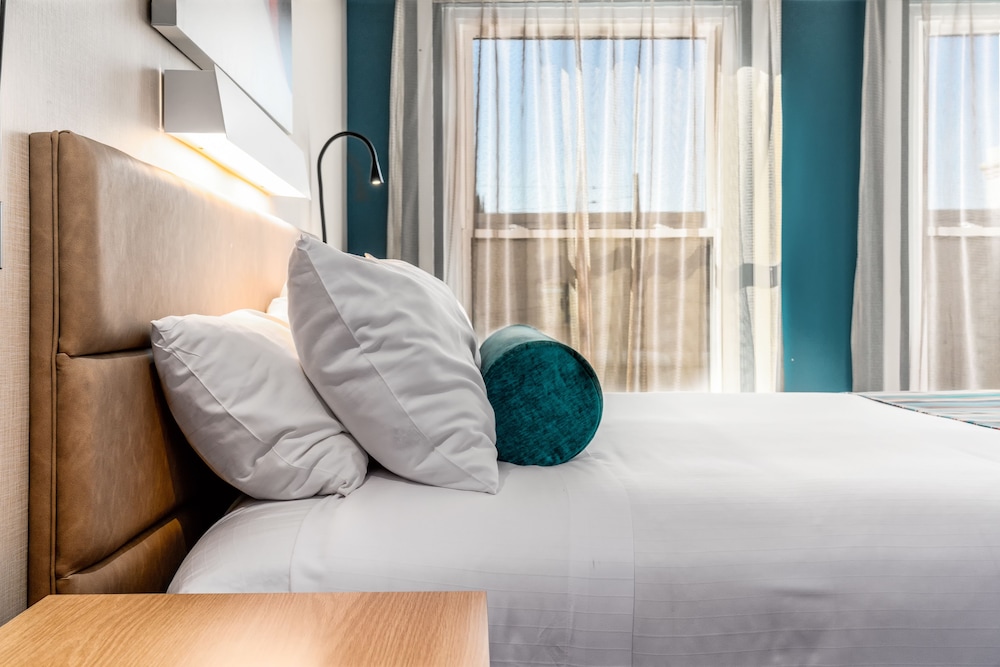 Standard Room, 1 King Bed (Off Olympic)