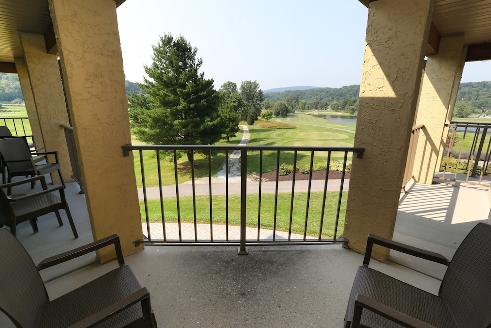 Deluxe Room, 1 King Bed (Fairway) - Photo 6