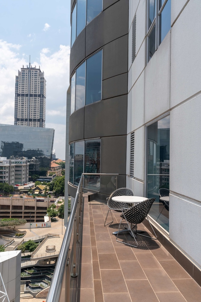 Suite, Club Lounge Access, City View (Balcony) photo 2