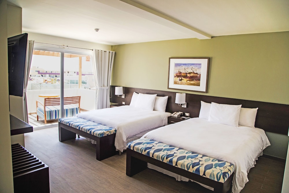 Deluxe Room, 2 Queen Beds, Sea View photo 2