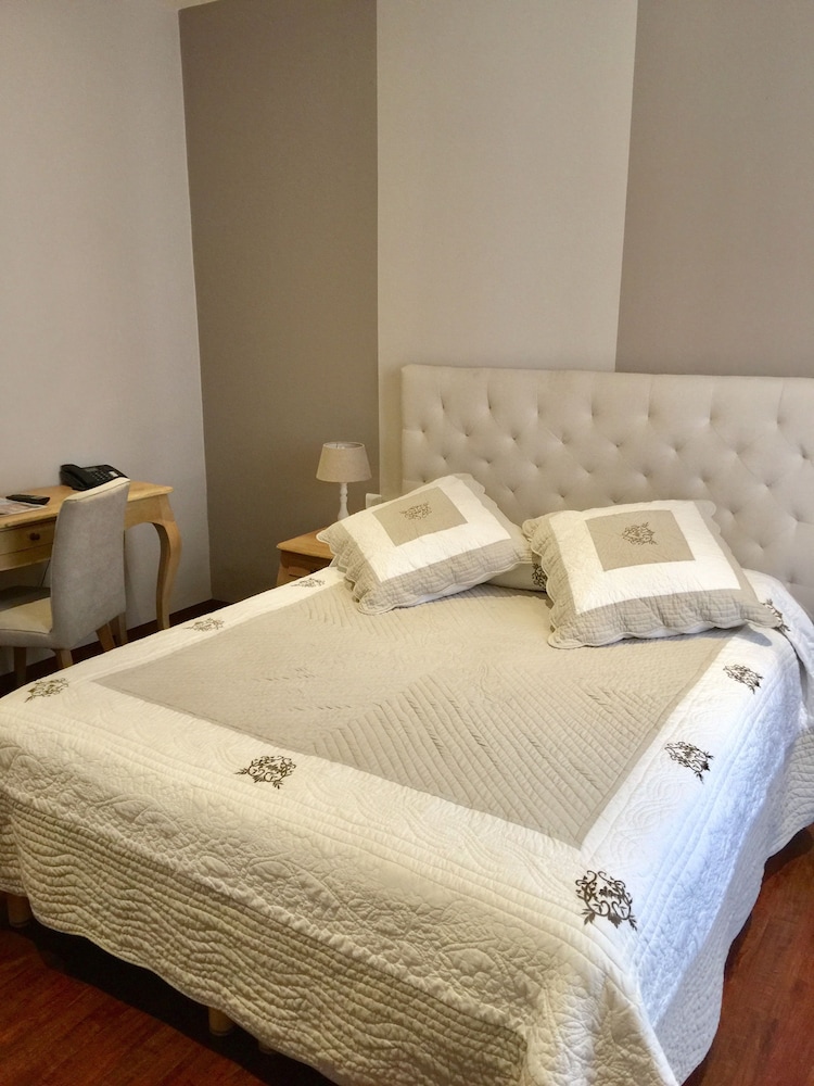 Economy Double Room - Photo 10