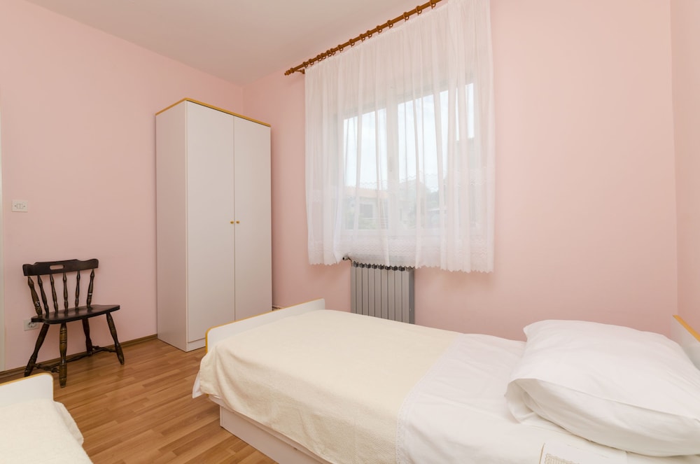 Apartment (A2)