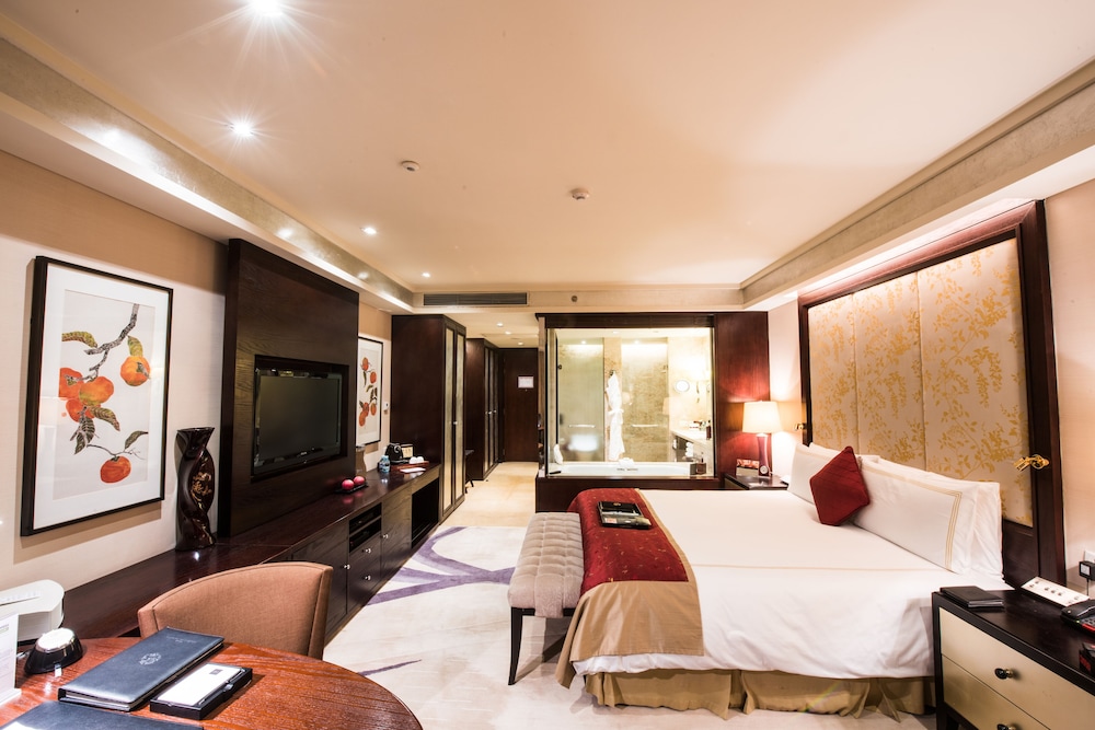 Deluxe King Room - Photo 2
