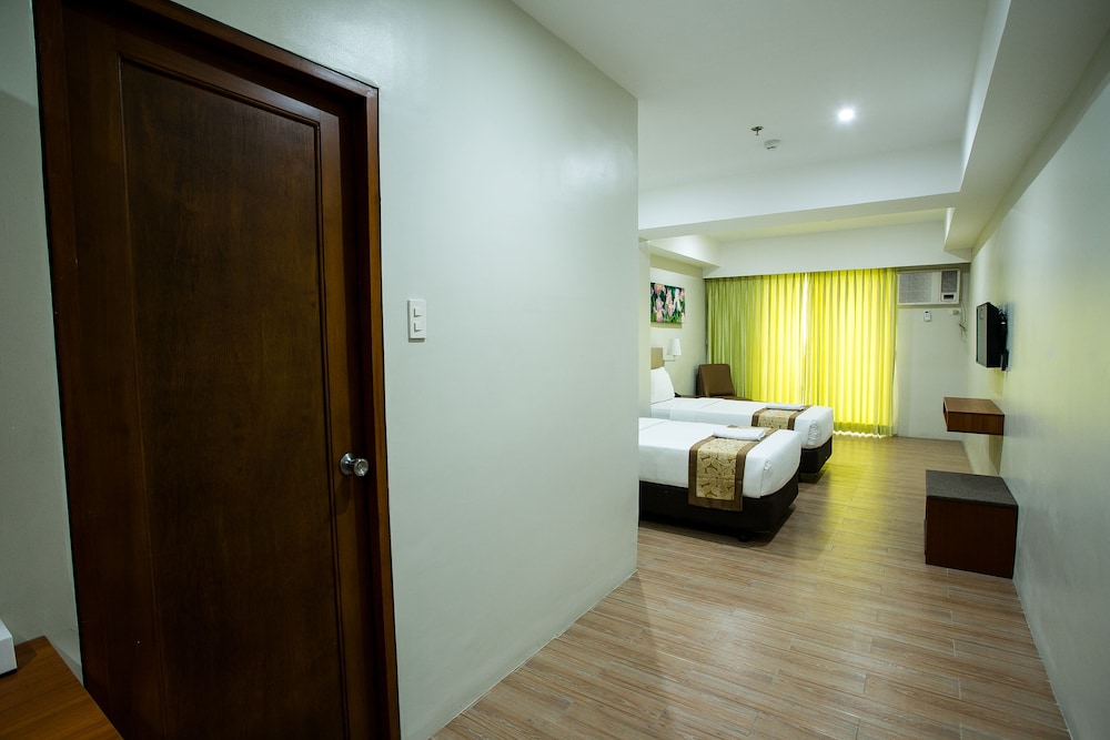 Deluxe Plus Twin Room, 2 Twin Beds, Accessible, Refrigerator