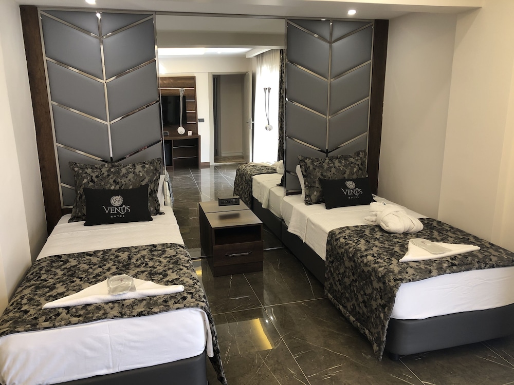 Standard Room, Multiple Beds photo 2
