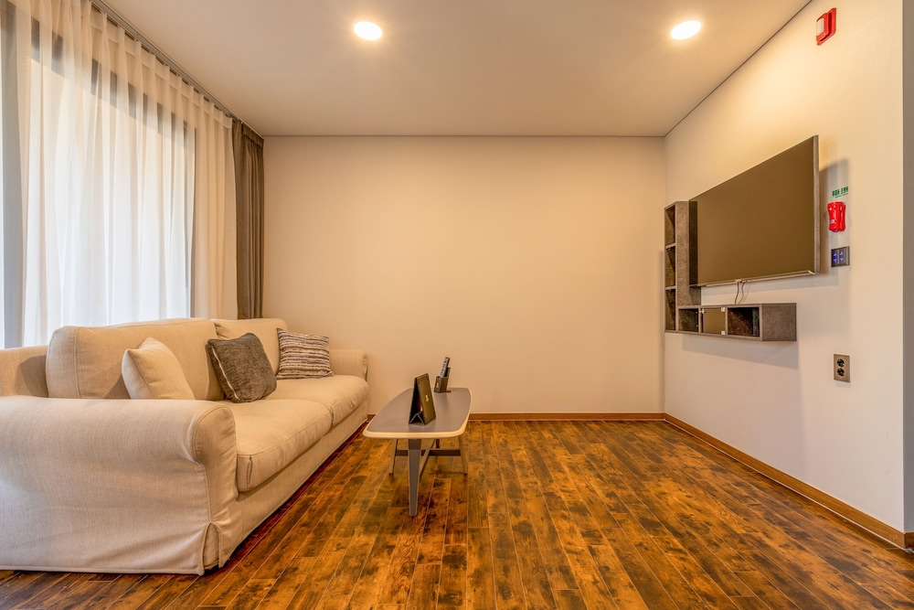 Family Suite - Photo 7