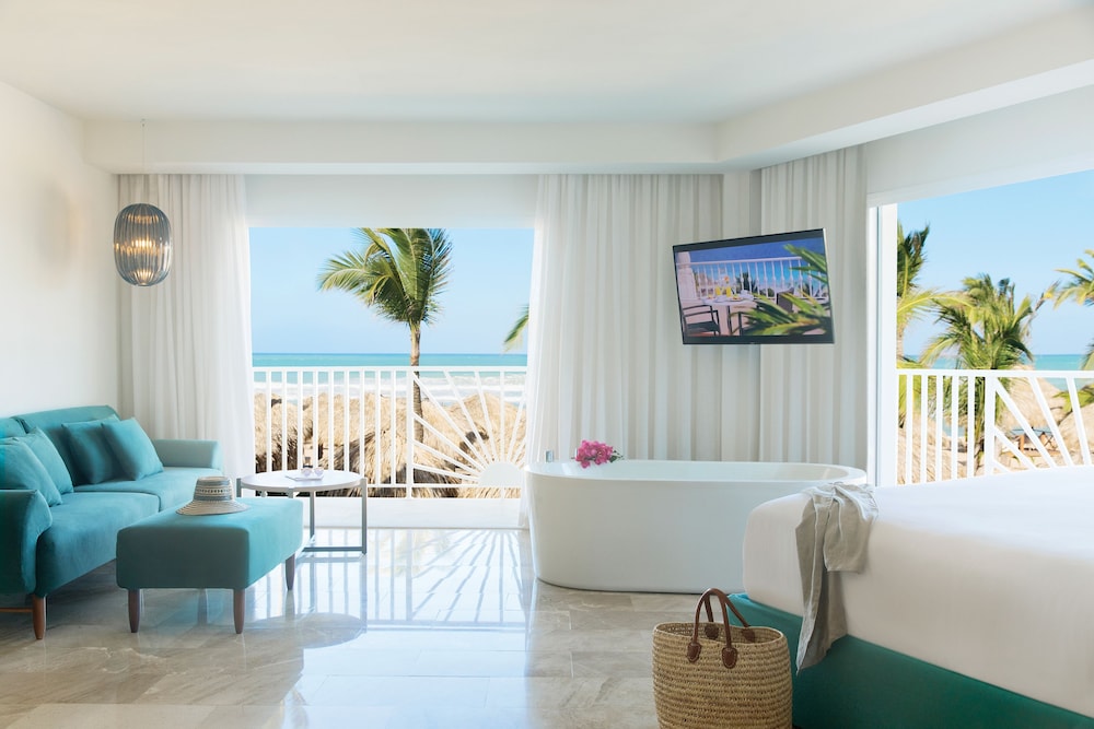 Excellence Club Suite Ocean View