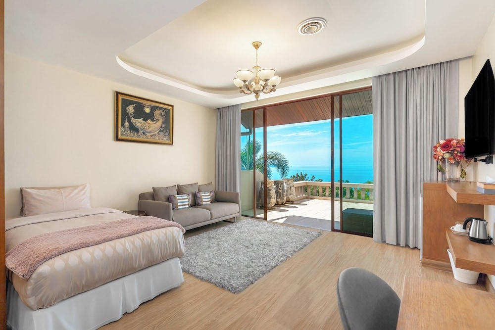 Deluxe Family Suite with Seaview photo 1
