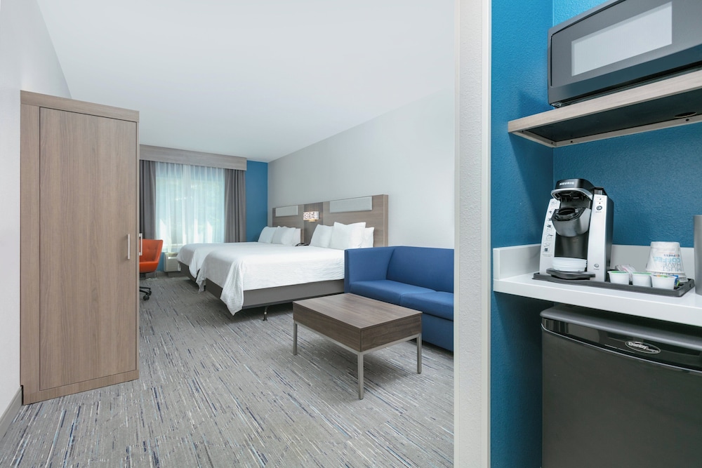 Suite, 2 Queen Beds - Photo 1