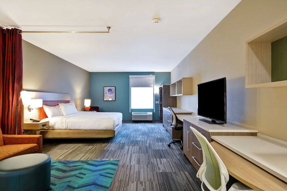 Premium Studio, 1 King Bed, Accessible, Balcony (Roll-In Shower, Mobility & Hearing) - Photo 2