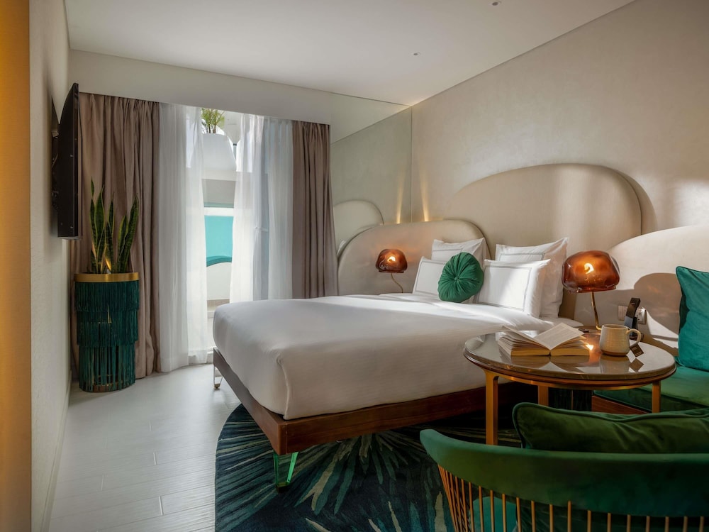 Deluxe Room, 1 King Bed - Photo 1