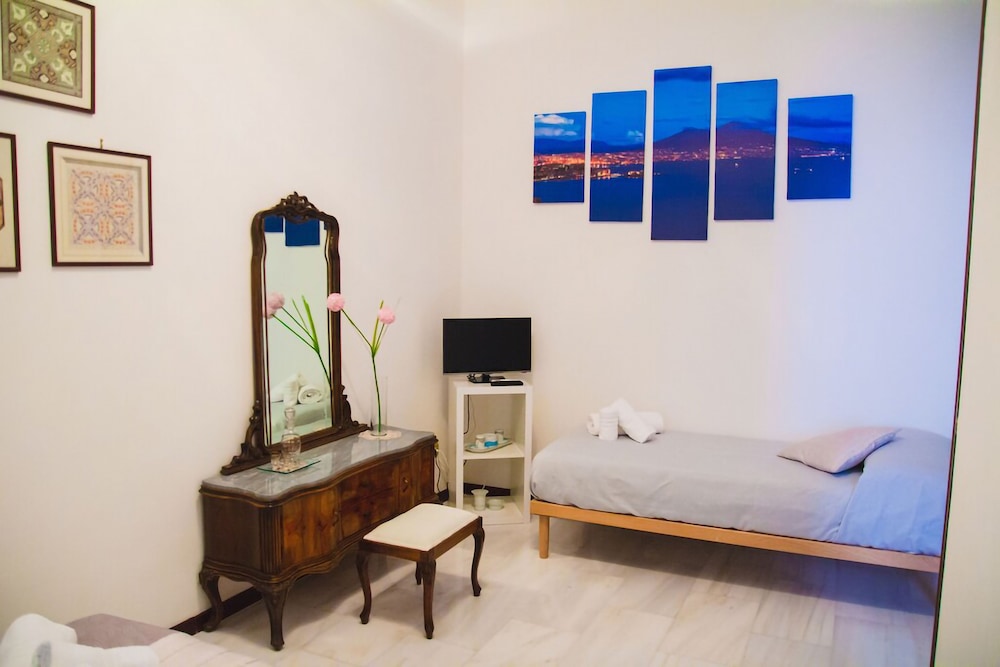 Deluxe Triple Room, Private Bathroom
