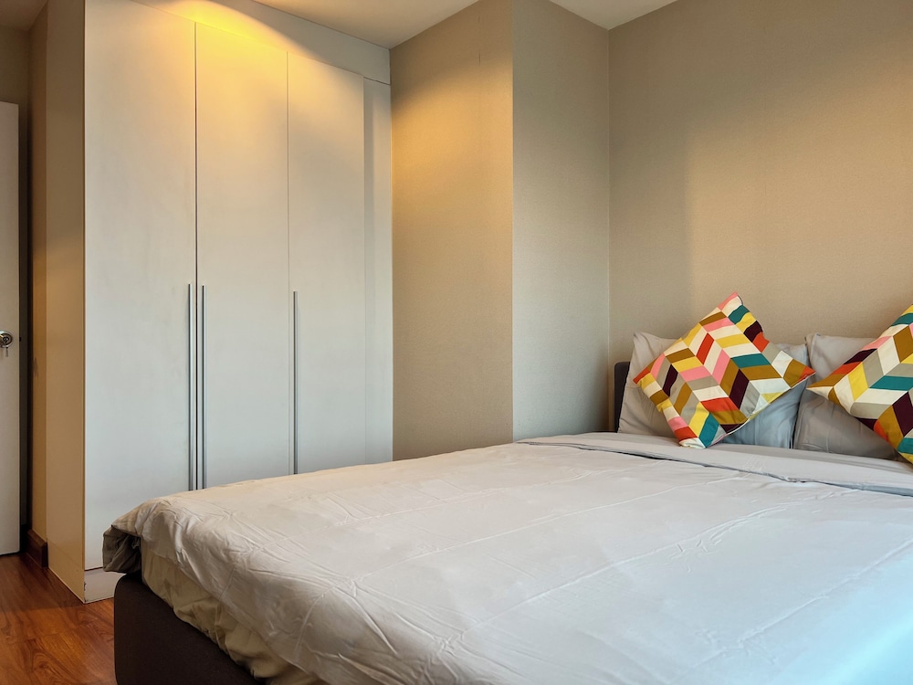 Elite Condo, 2 Bedrooms, Non Smoking, Pool Access photo 2