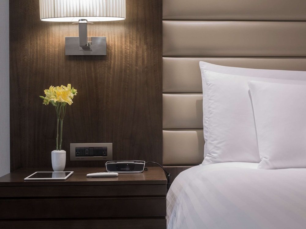 Executive Room, 1 King Bed, City View - Photo 4