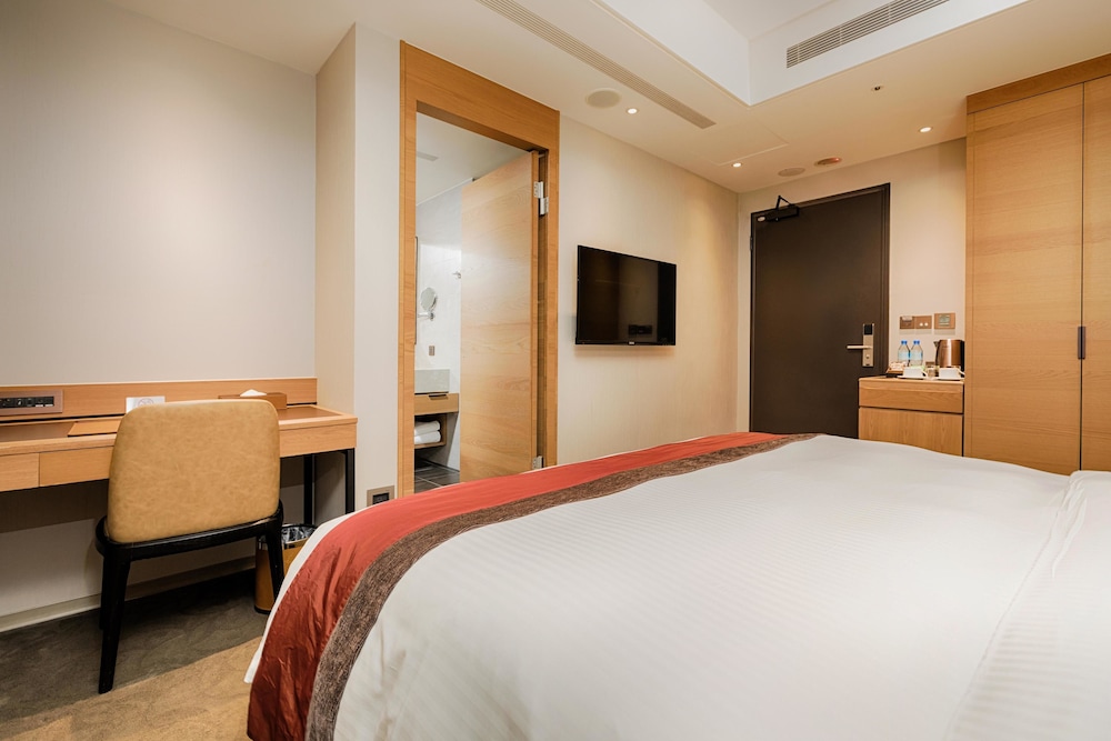 Classic Double Room, No Windows (No Windows) photo 2