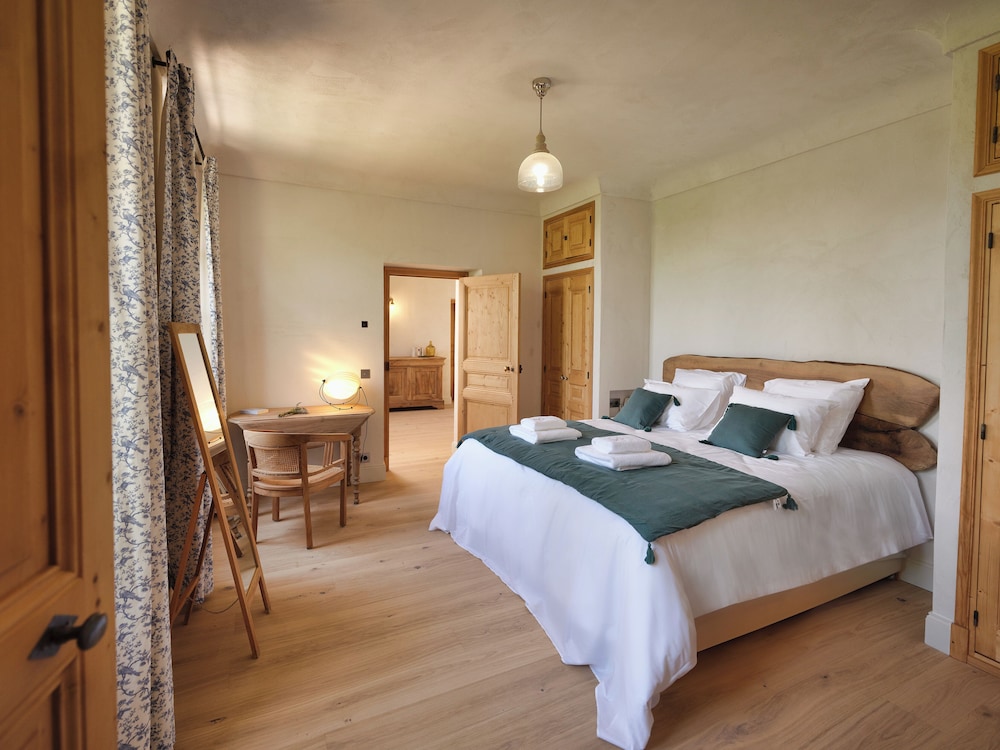 Superior Double Room, 1 King Bed, Garden View