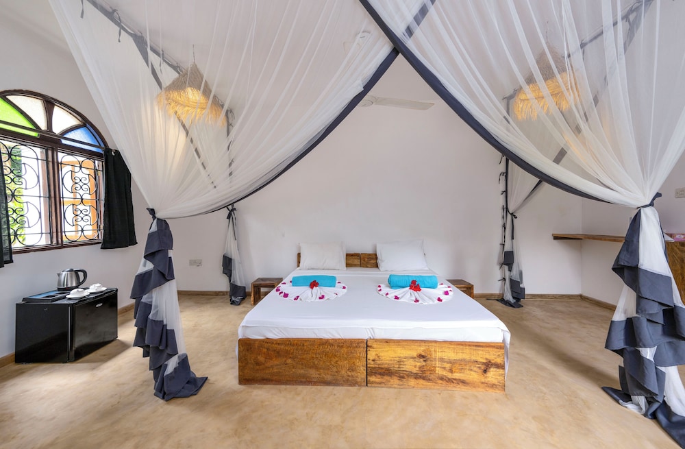 Elite Triple Room, 1 Bedroom, Non Smoking, Pool View (Villa with Pool) photo 2