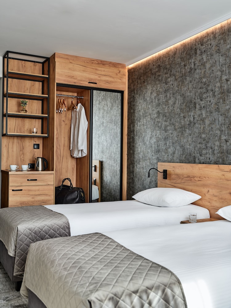 Standard Twin Room - Photo 6