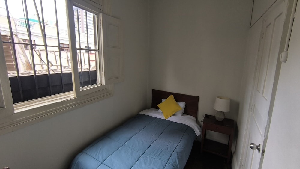 Basic Single Room, 1 Large Twin Bed, Shared Bathroom photo 1