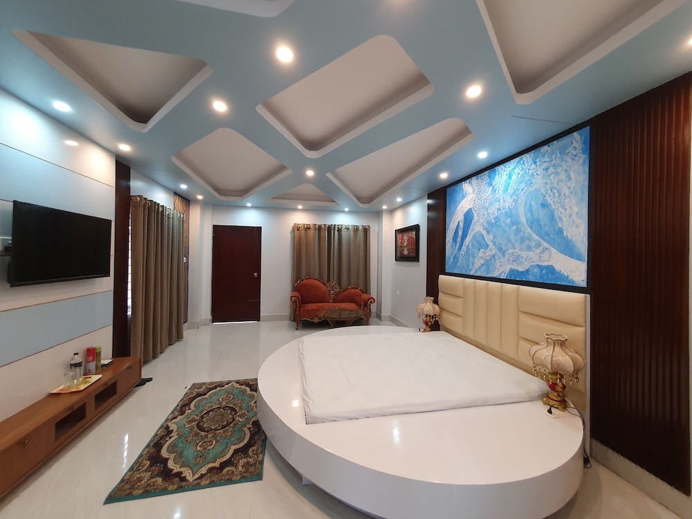 Honeymoon Room