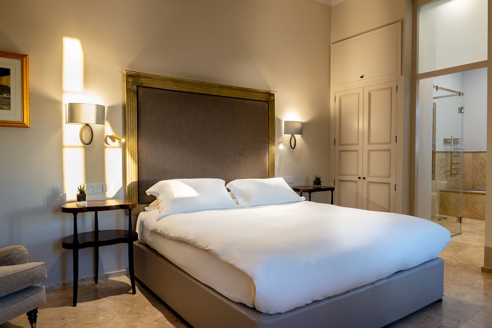 Deluxe Suite - Photo 2