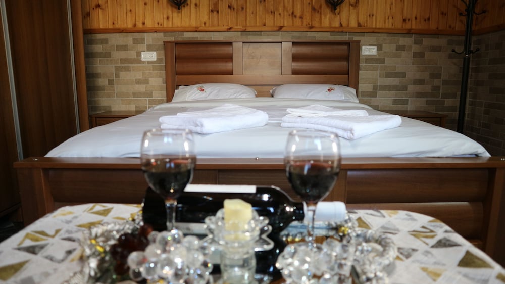 Deluxe Suite, 1 King Bed with Sofa bed, Smoking, With Garden photo 1