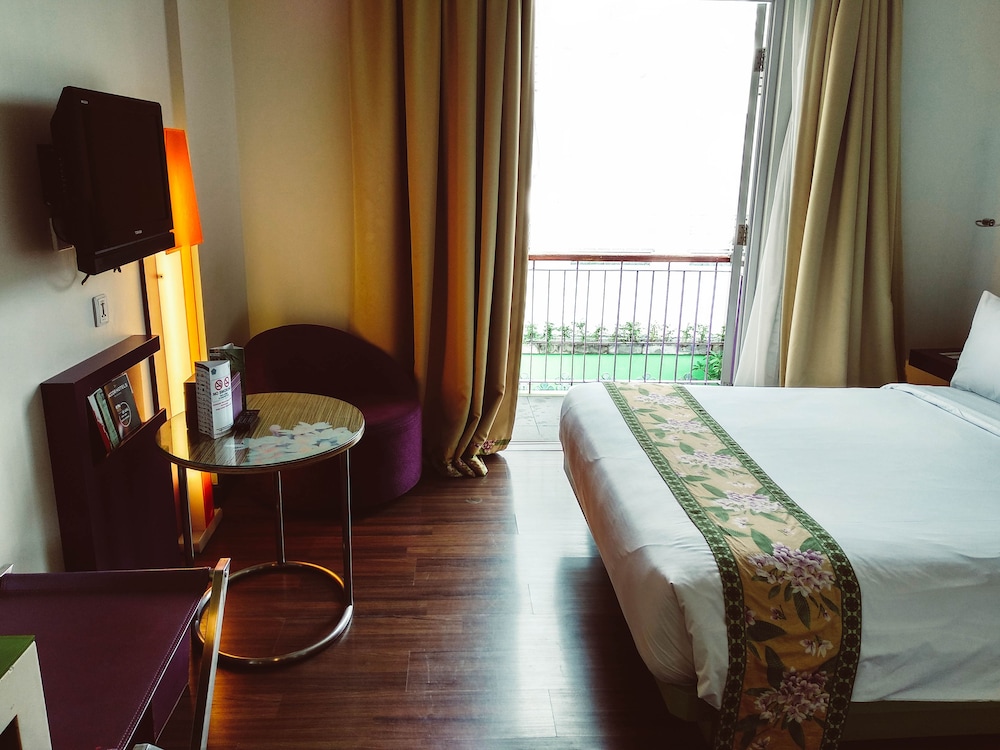 Superior Room, 1 Queen Bed, Balcony - Photo 3