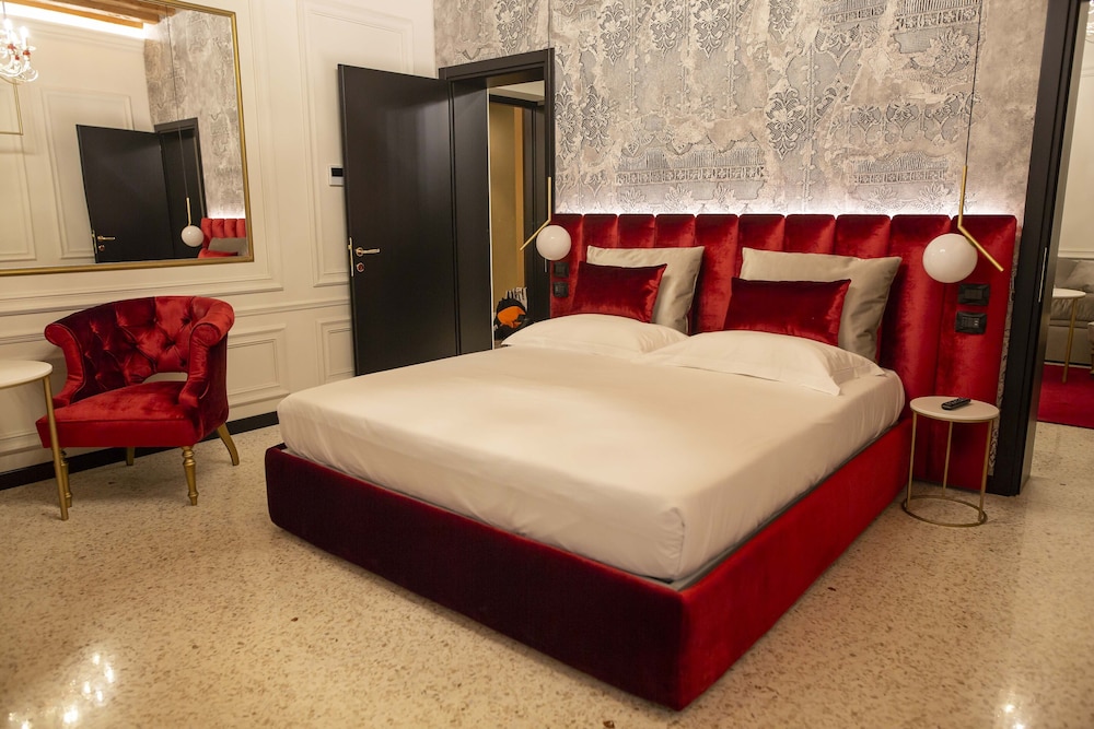 Honeymoon Suite, Annex Building photo 3