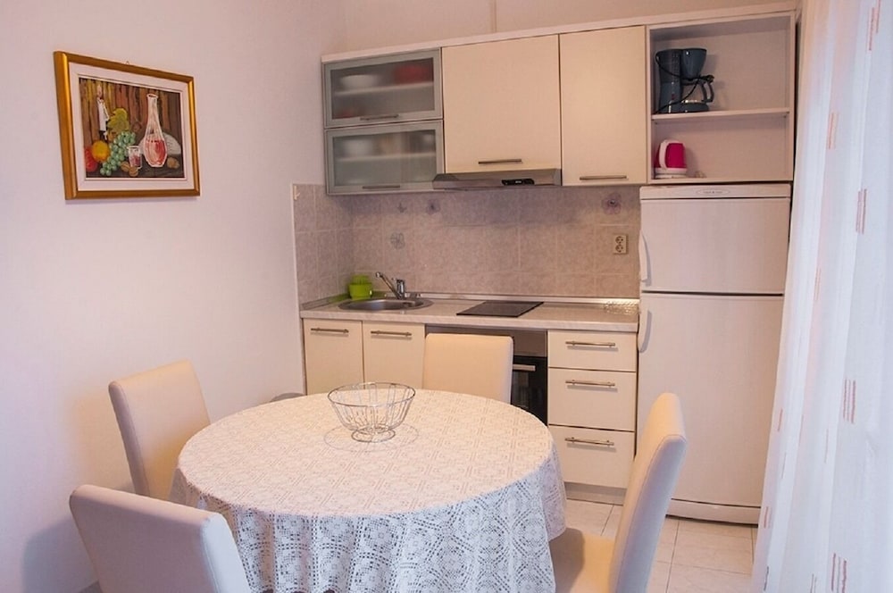 Apartment (ErikaS - 100m from sea - A5(2))