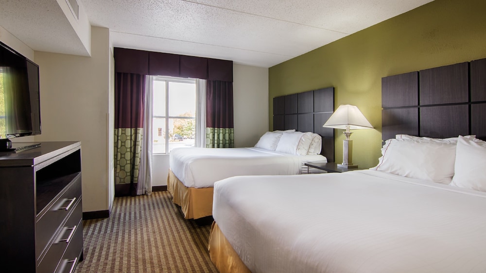 Suite, Multiple Beds (Wet Bar) - Photo 4