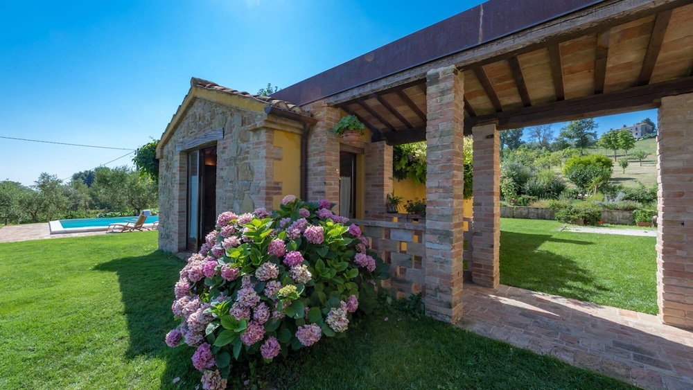 Villa photo 3