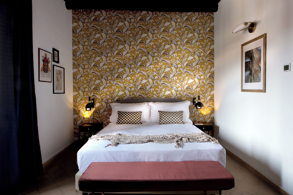 Basic Room, 1 Queen Bed, Garden View, Garden Area