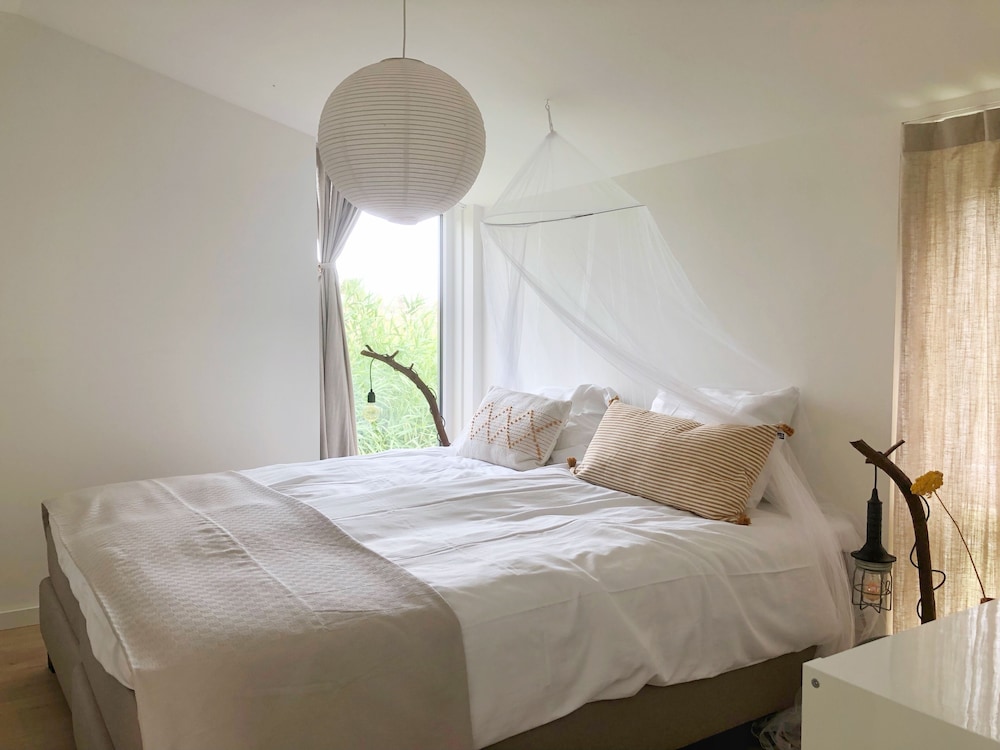 Bungalow 82 photo 1