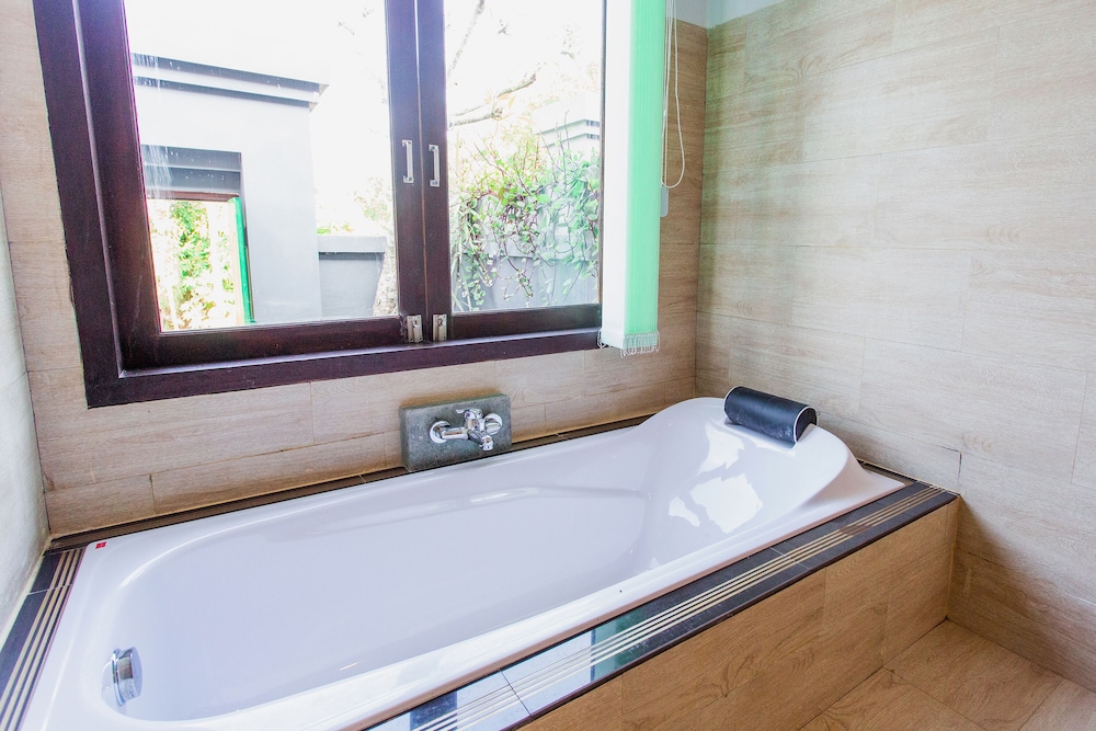 Classic Villa, 1 Bedroom, Pool View photo 3