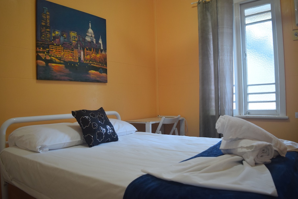 Standard Room, Non Smoking, Shared Bathroom (Double Room with Air Con) photo 1