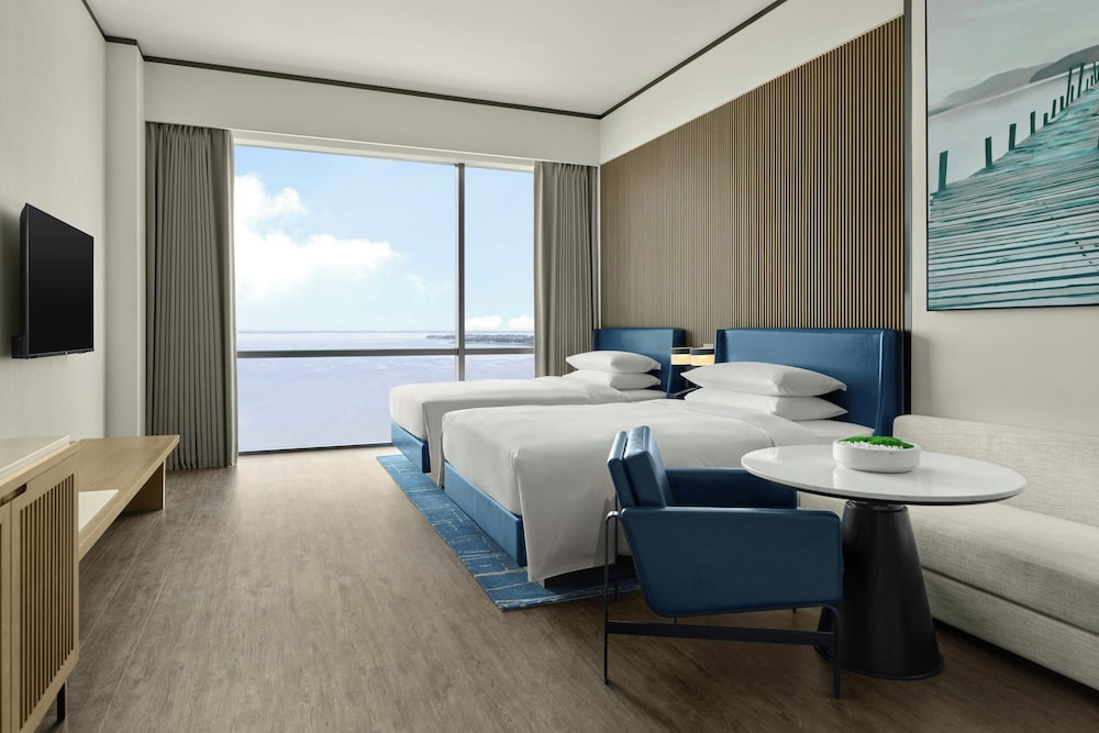 Deluxe Room, 2 Double Beds, Lake View