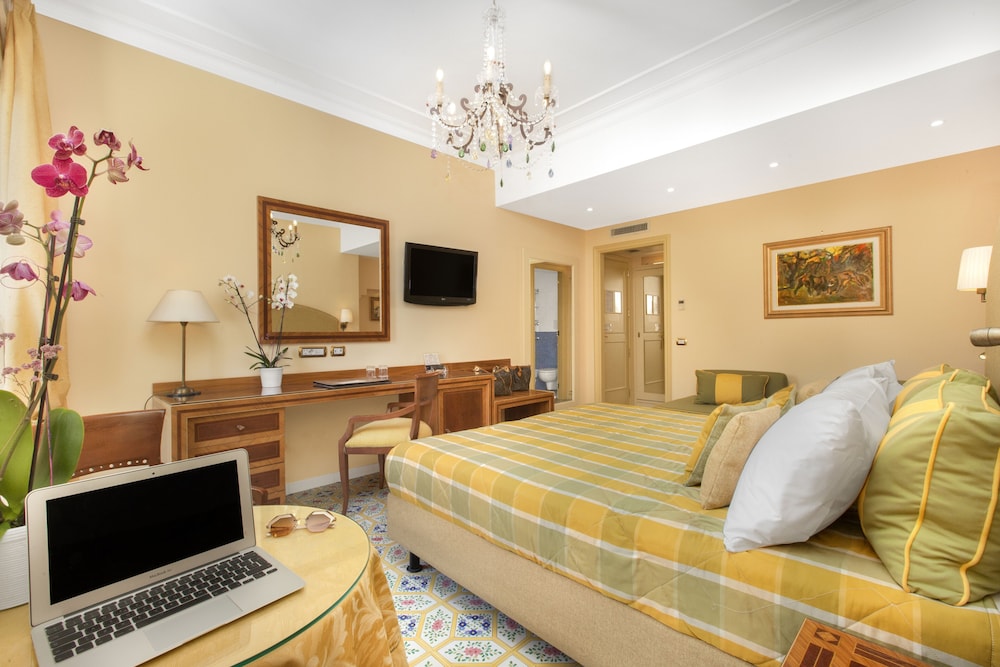Deluxe Room, Balcony - Photo 7