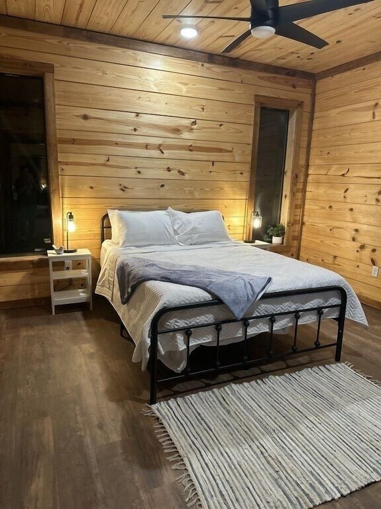 Family Cabin, 4 Bedrooms, River View photo 1