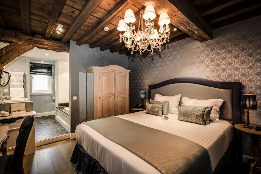 Deluxe Room - Photo 6