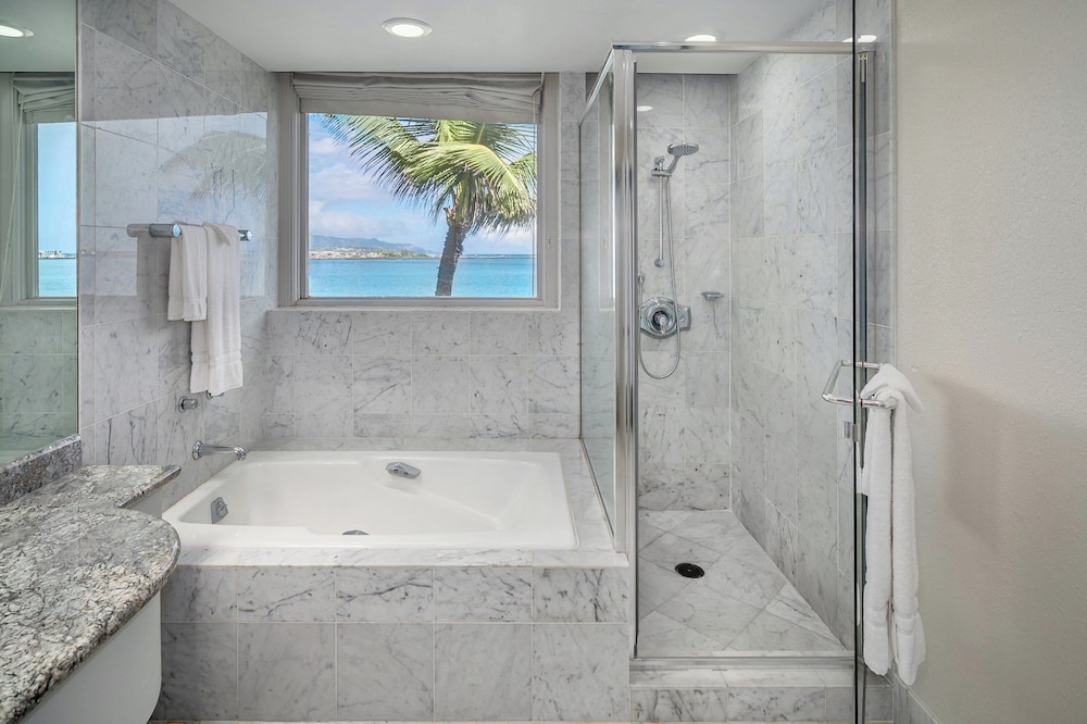 Suite, 2 Queen Beds, Oceanfront - Photo 2