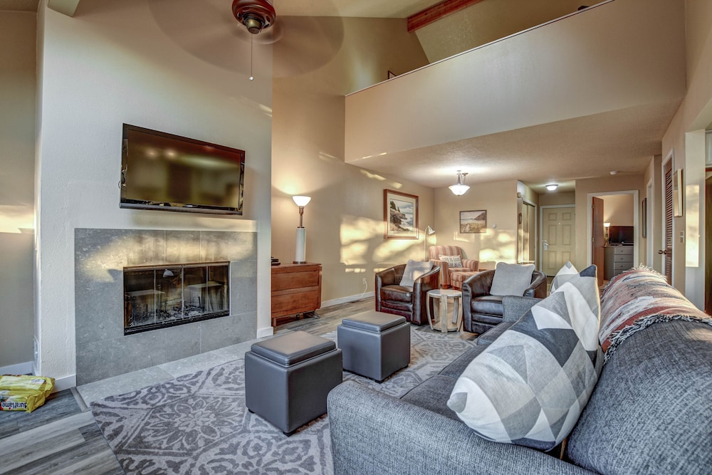 Sandcastle 2 Bedroom, 2 Bathroom Condo - Ocean View -  Located 1.5 miles south of Hotel Property photo 3