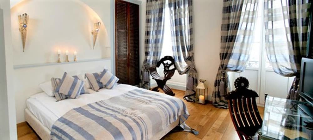 Superior Double Room, Partial Lake View