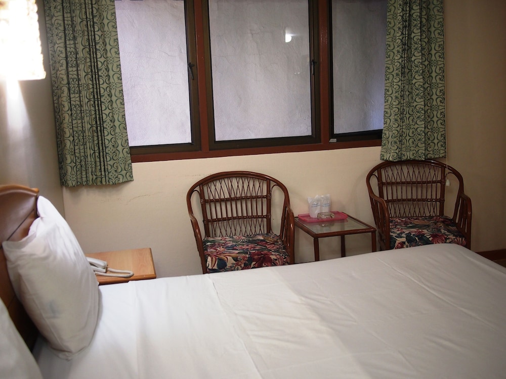 Standard Room thumbnail 6