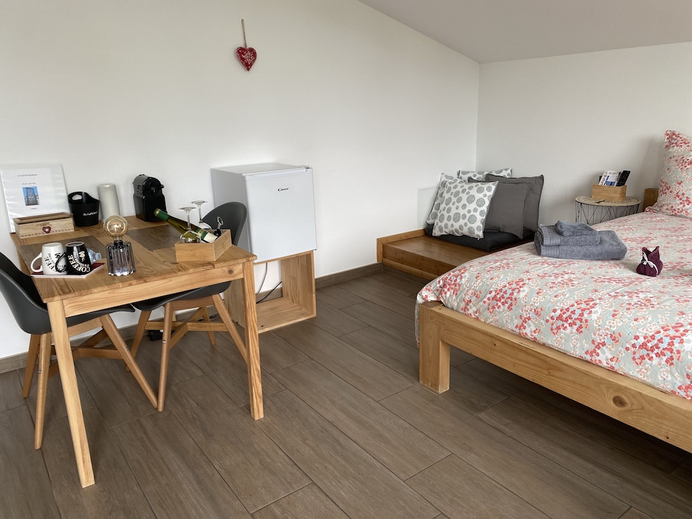 Comfort Double Room, Ensuite, Garden View (Chambre Pink Lady) - Photo 35