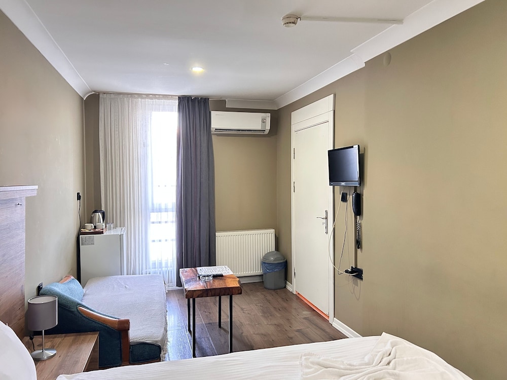 City Room - Photo 2