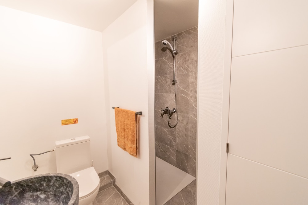 Warm Familiar Apartment - Photo 2
